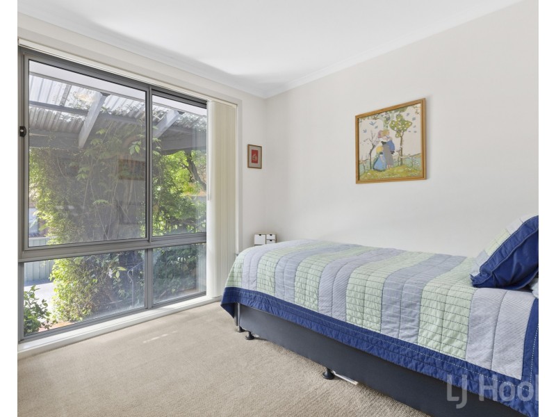8 Hunt Place, Crestwood NSW 2620