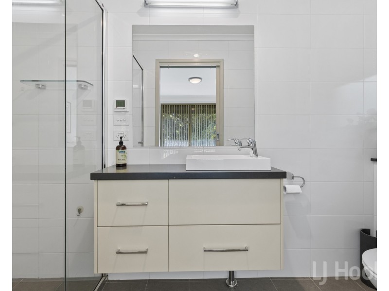 8 Hunt Place, Crestwood NSW 2620