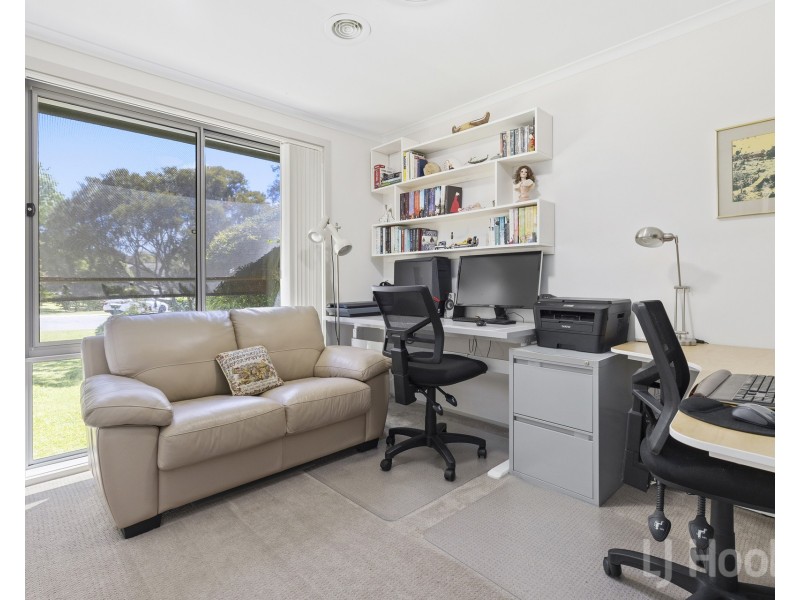 8 Hunt Place, Crestwood NSW 2620