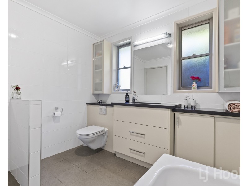8 Hunt Place, Crestwood NSW 2620