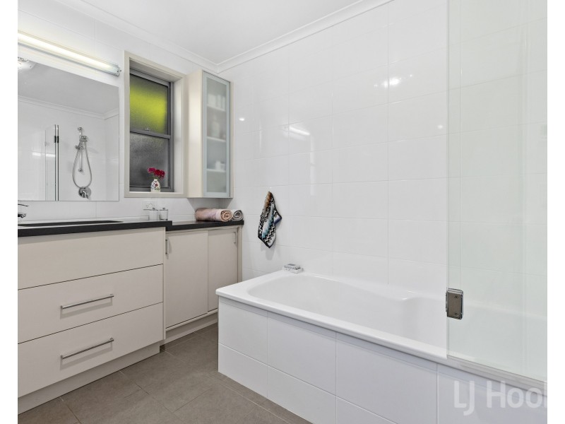 8 Hunt Place, Crestwood NSW 2620