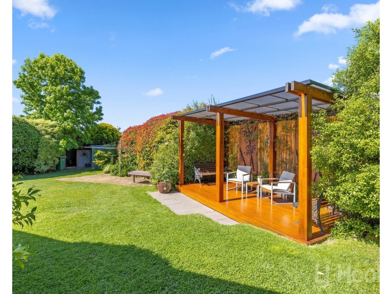 8 Hunt Place, Crestwood NSW 2620