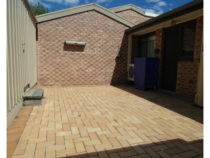 4/116 Henderson Road, Queanbeyan NSW 2620