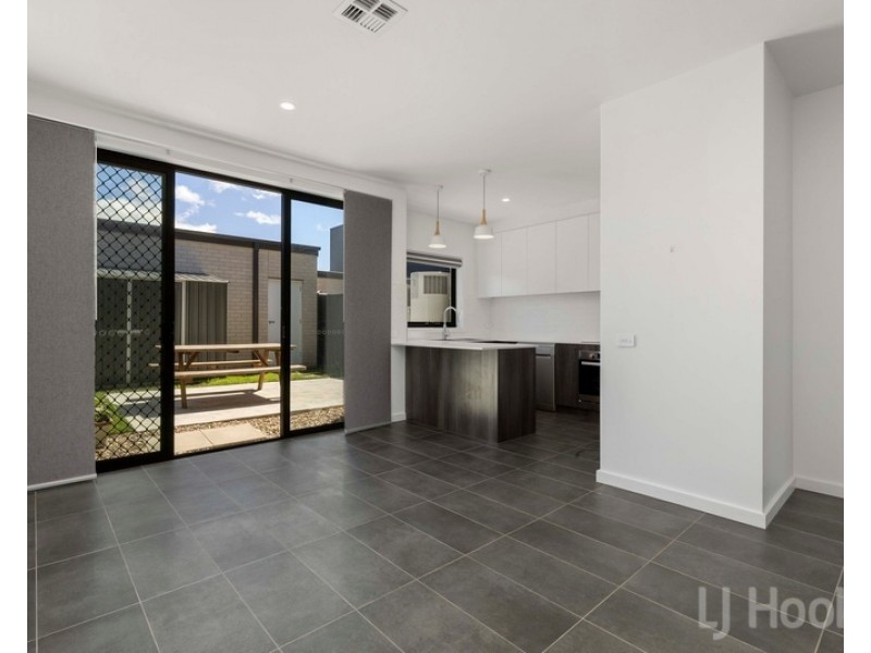 5/7 Courtney Street, Googong NSW 2620