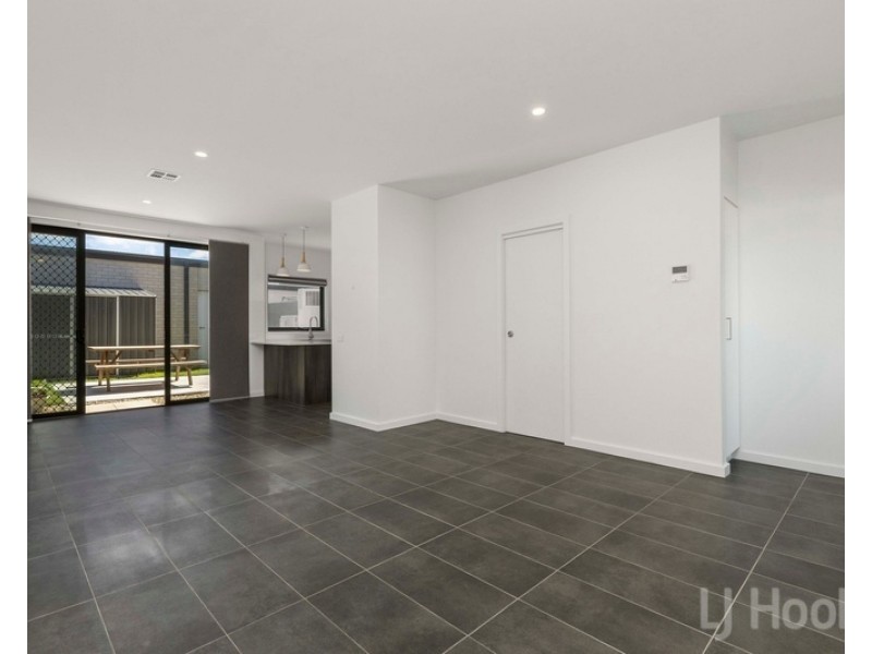 5/7 Courtney Street, Googong NSW 2620