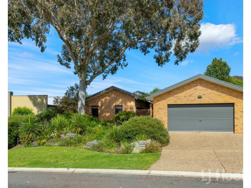 11 Allambee Street, Jerrabomberra NSW 2619
