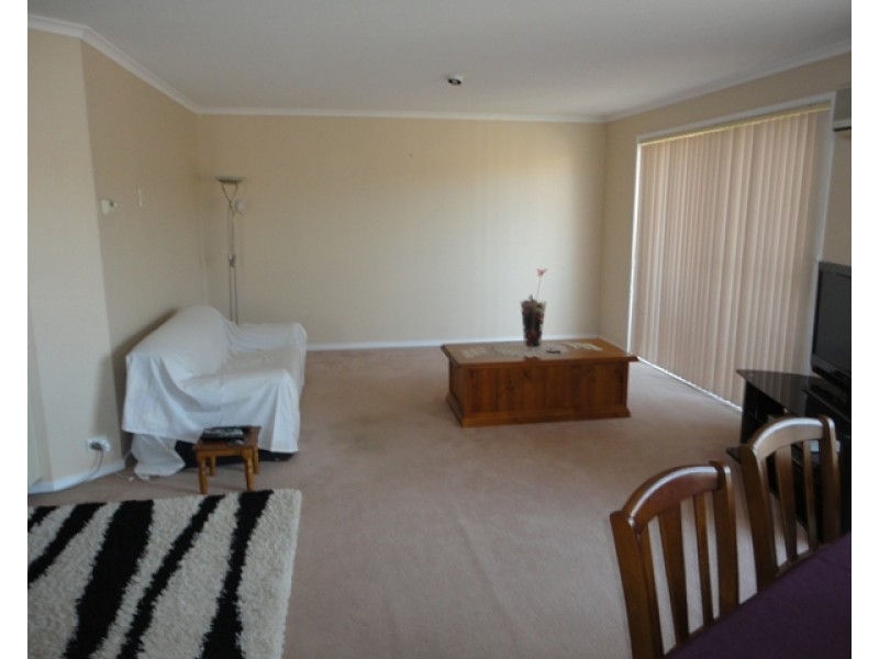1/8 Kenny Place, Queanbeyan NSW 2620