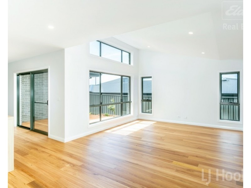 6 Flint Street, Googong NSW 2620