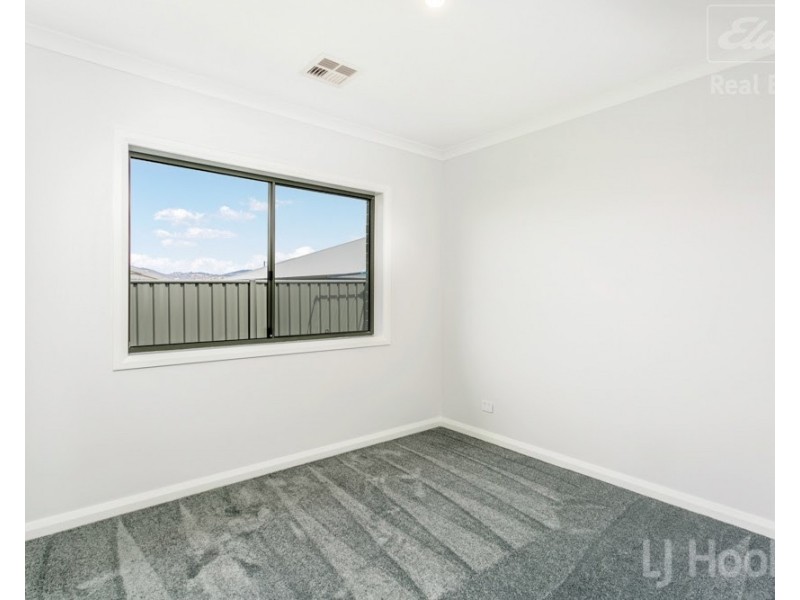 6 Flint Street, Googong NSW 2620