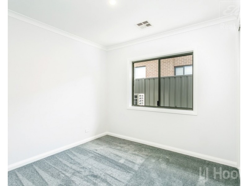 6 Flint Street, Googong NSW 2620