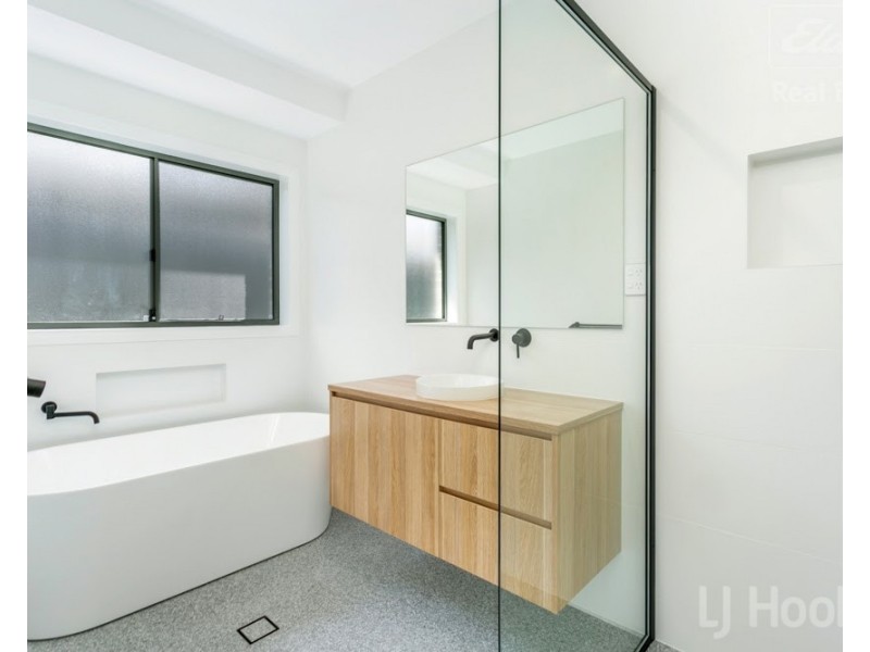 6 Flint Street, Googong NSW 2620