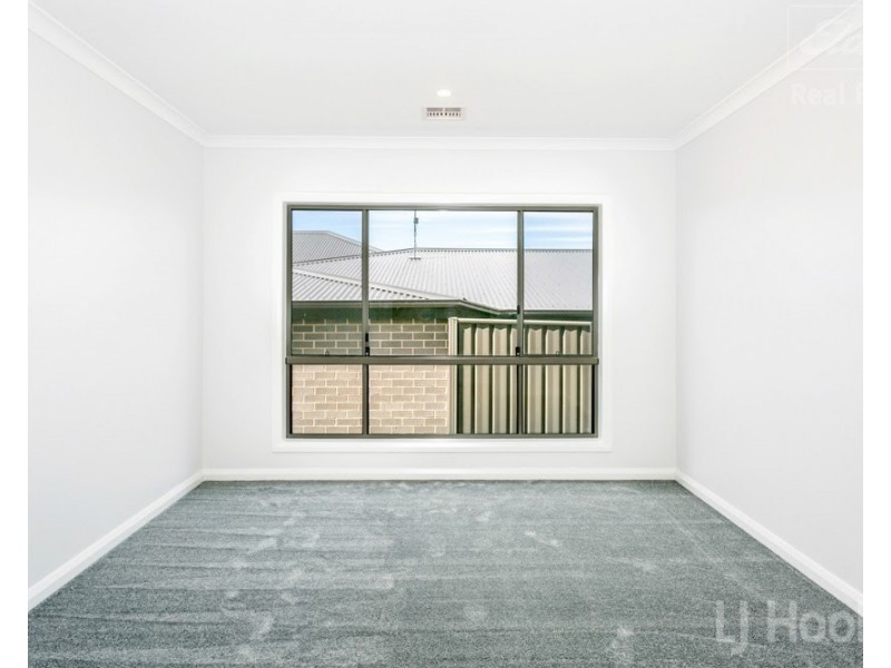 6 Flint Street, Googong NSW 2620