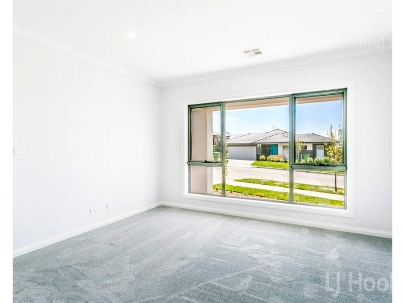 6 Flint Street, Googong NSW 2620