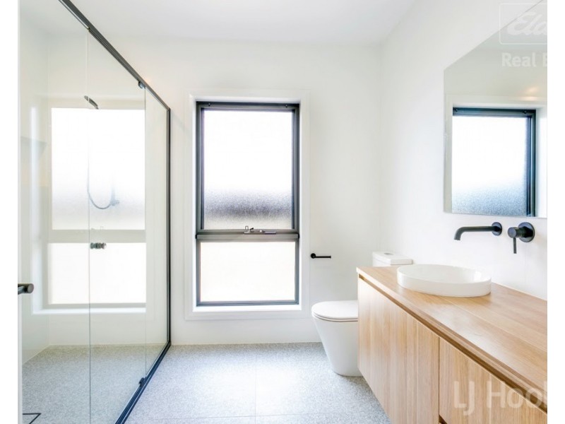 6 Flint Street, Googong NSW 2620