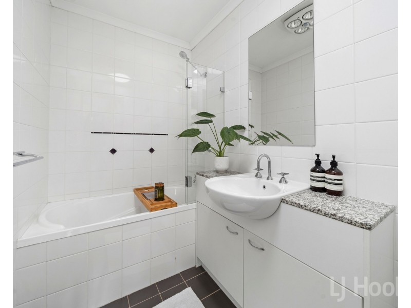 51 Bluestone Gardens, Jerrabomberra NSW 2619