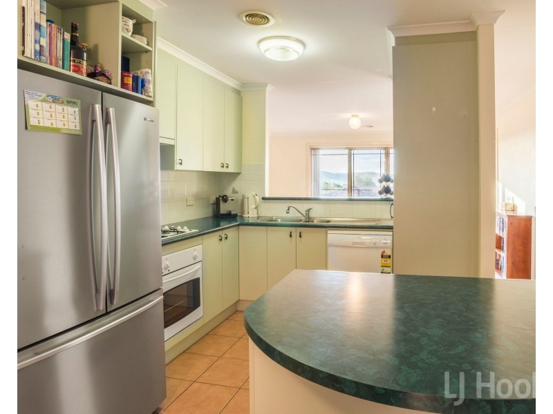 2 English Grove, Jerrabomberra NSW 2619