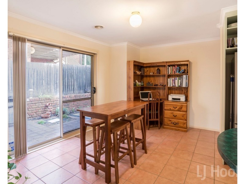 2 English Grove, Jerrabomberra NSW 2619