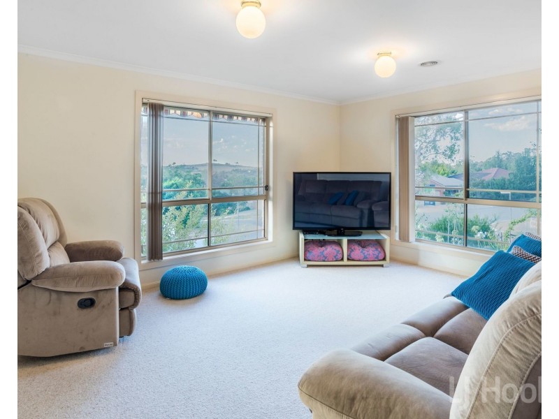 2 English Grove, Jerrabomberra NSW 2619