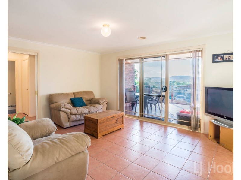 2 English Grove, Jerrabomberra NSW 2619