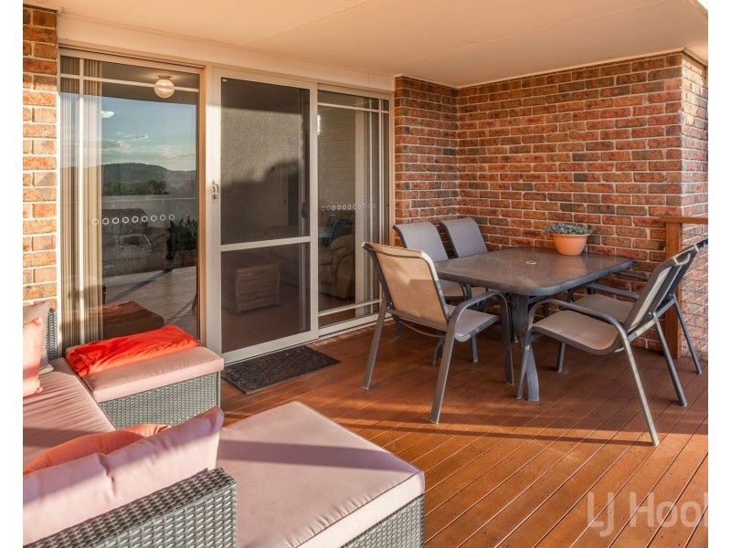 2 English Grove, Jerrabomberra NSW 2619