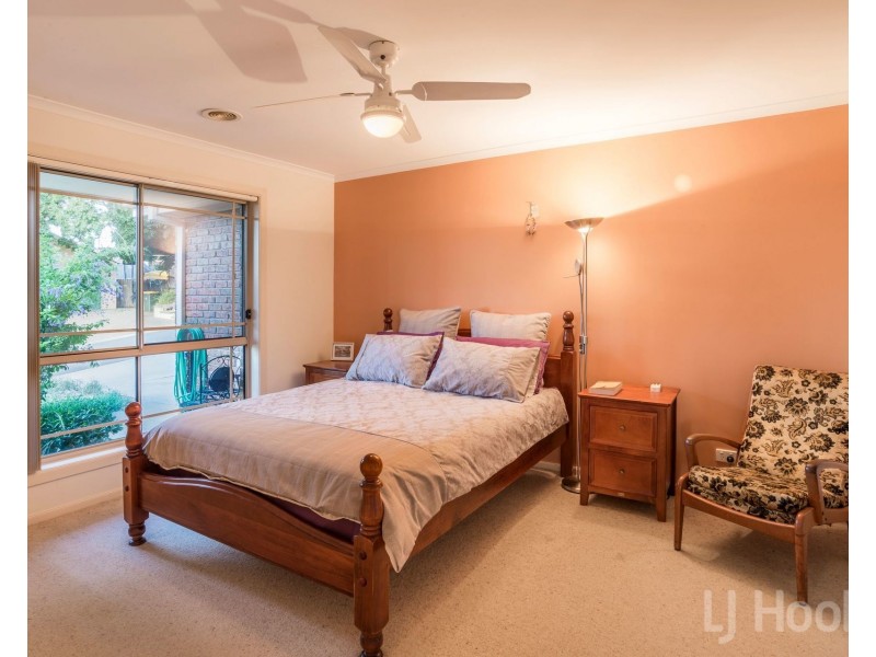 2 English Grove, Jerrabomberra NSW 2619