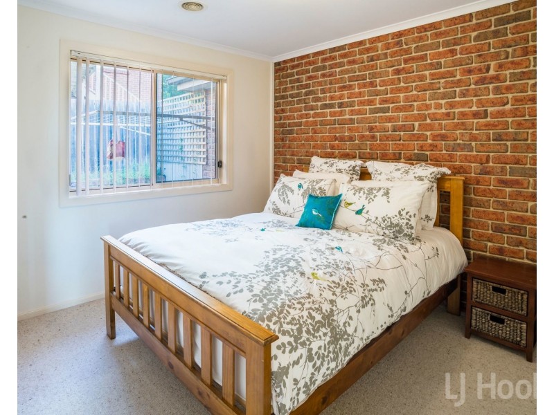 2 English Grove, Jerrabomberra NSW 2619