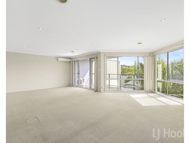 11/11 Doeberl Place, Karabar NSW 2620