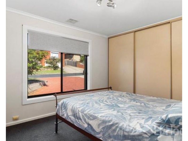 77 Pindari Crescent, Queanbeyan NSW 2620