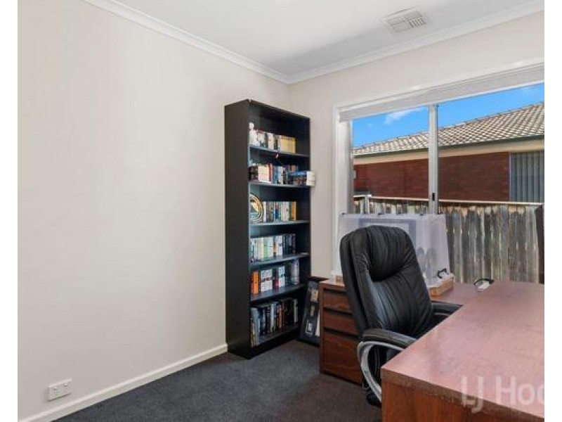 77 Pindari Crescent, Queanbeyan NSW 2620