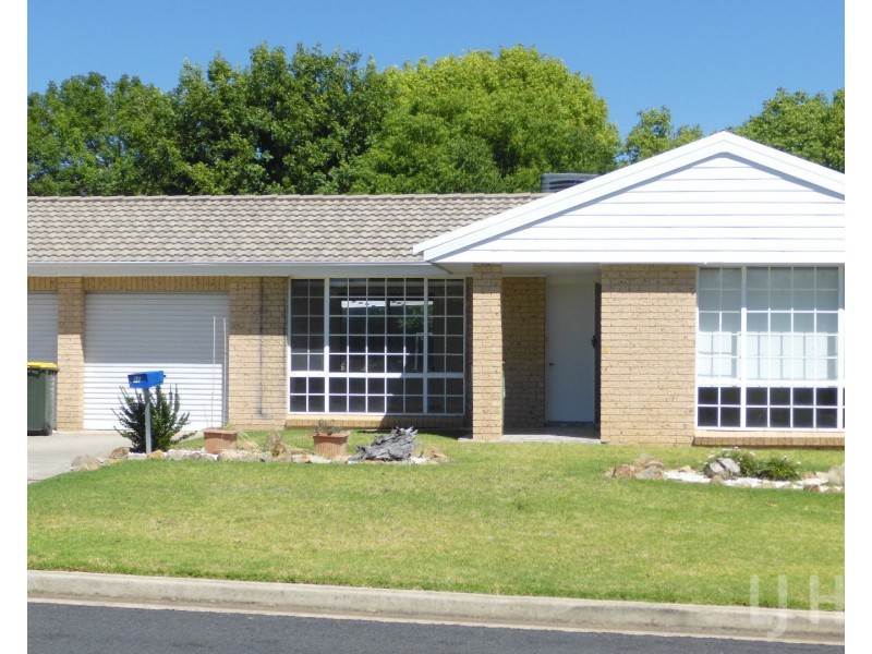 13 Old Sydney Road, Queanbeyan NSW 2620