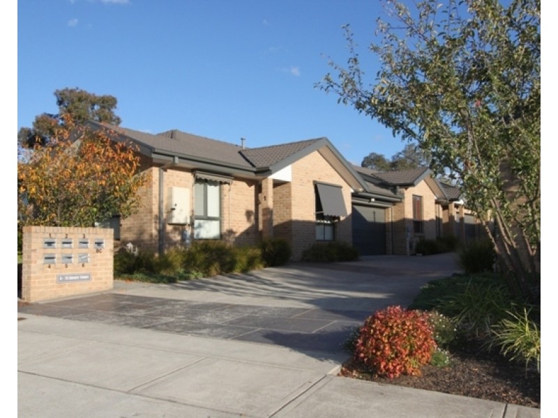 2/8-10 Ernest Street, Queanbeyan NSW 2620