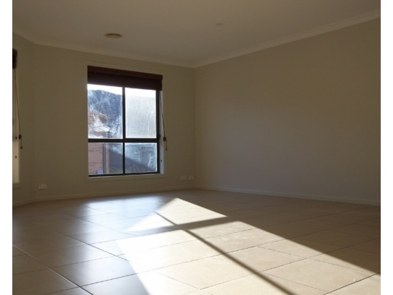 2/8-10 Ernest Street, Queanbeyan NSW 2620