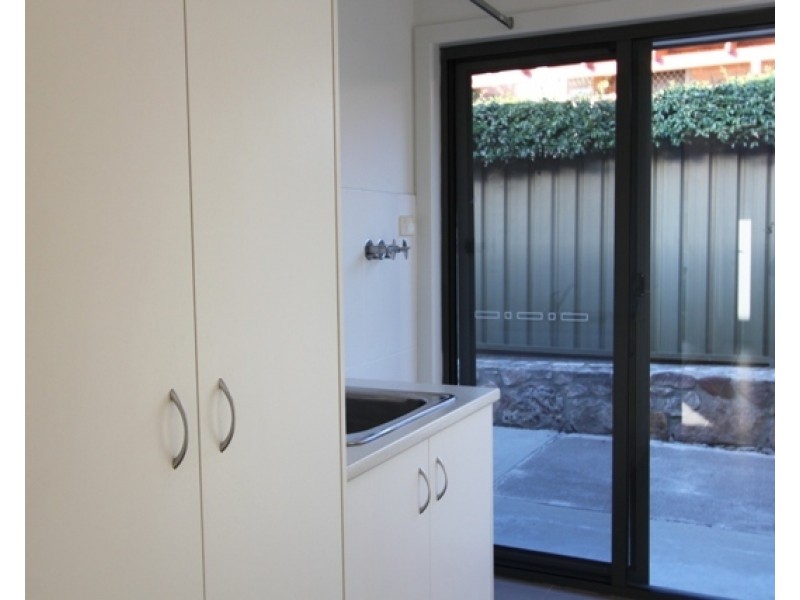 2/8-10 Ernest Street, Queanbeyan NSW 2620