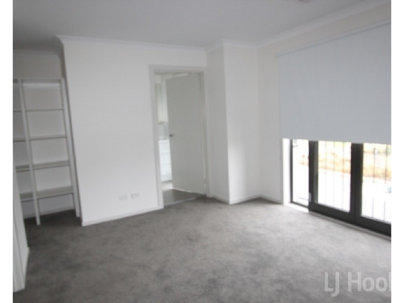 268 Gorman Drive, Googong NSW 2620