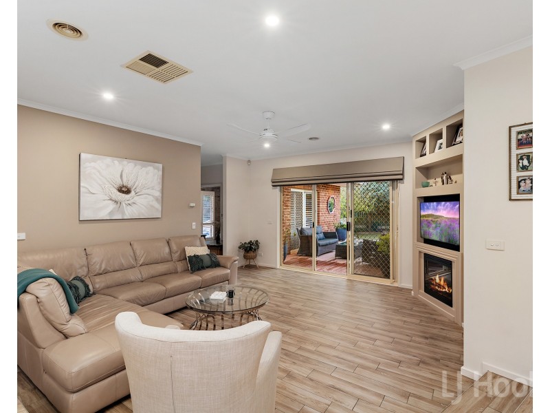 8 Olive Place, Jerrabomberra NSW 2619