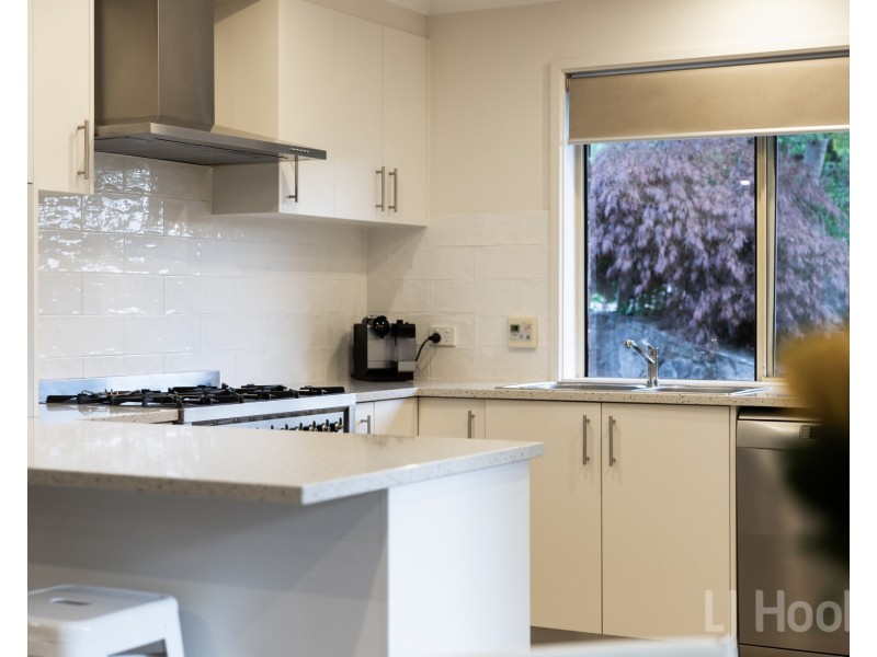 8 Olive Place, Jerrabomberra NSW 2619
