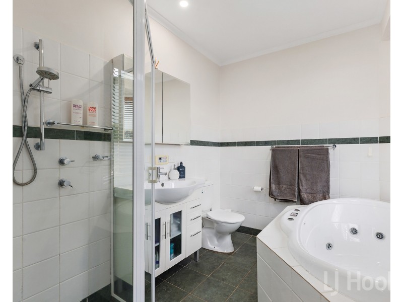 8 Olive Place, Jerrabomberra NSW 2619