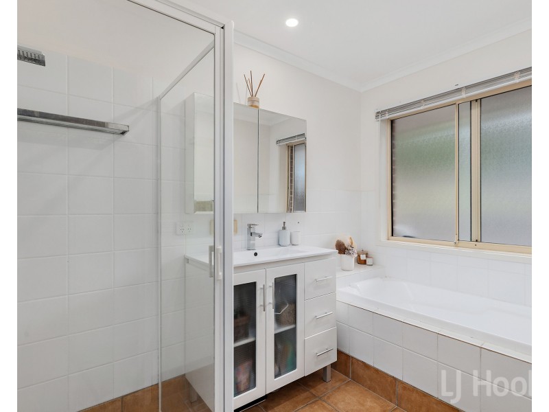 8 Olive Place, Jerrabomberra NSW 2619