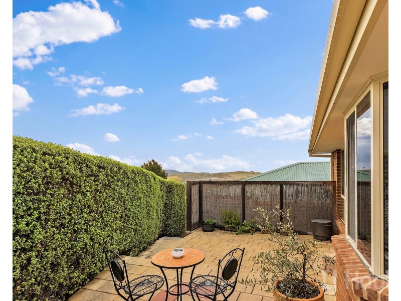 8 Olive Place, Jerrabomberra NSW 2619