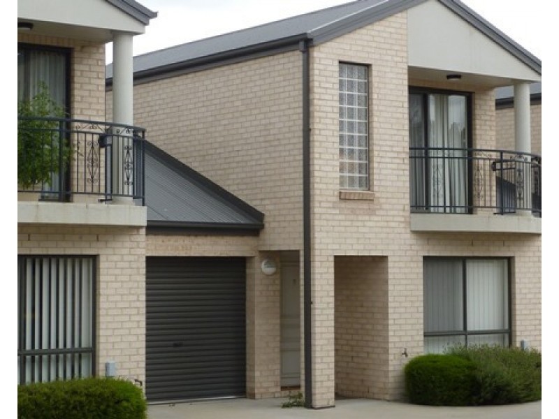 8/7 Bungendore Road, Queanbeyan NSW 2620