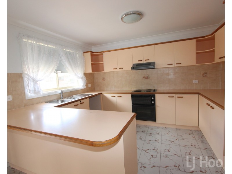 2/8 Kaye Place, Queanbeyan NSW 2620