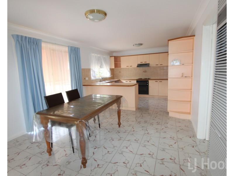 2/8 Kaye Place, Queanbeyan NSW 2620