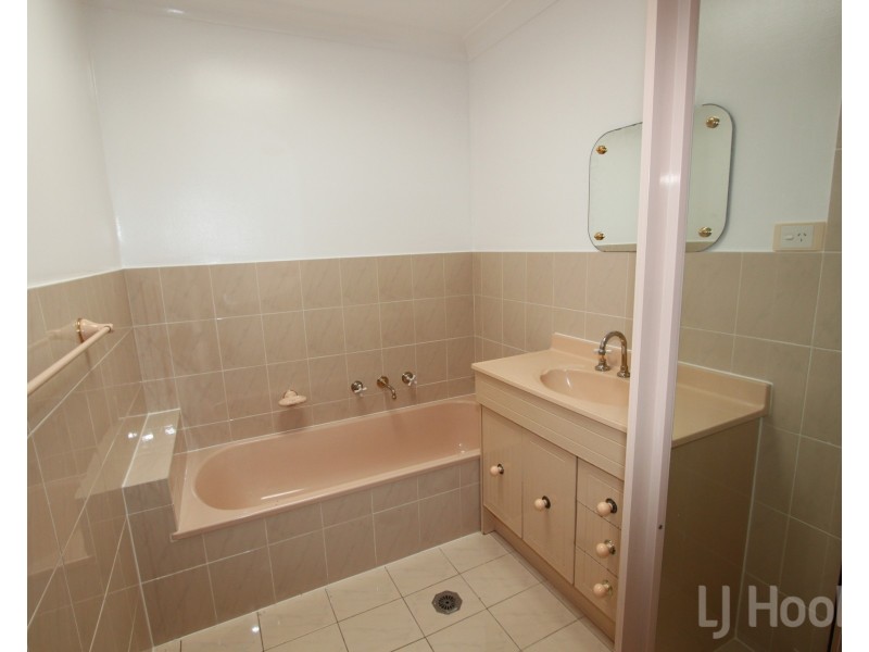 2/8 Kaye Place, Queanbeyan NSW 2620