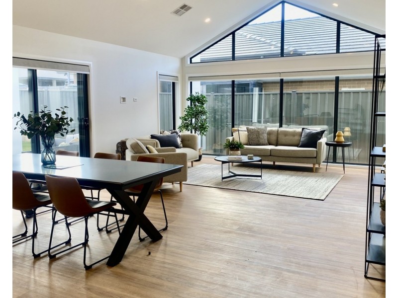 8 Badgery Street, Googong NSW 2620