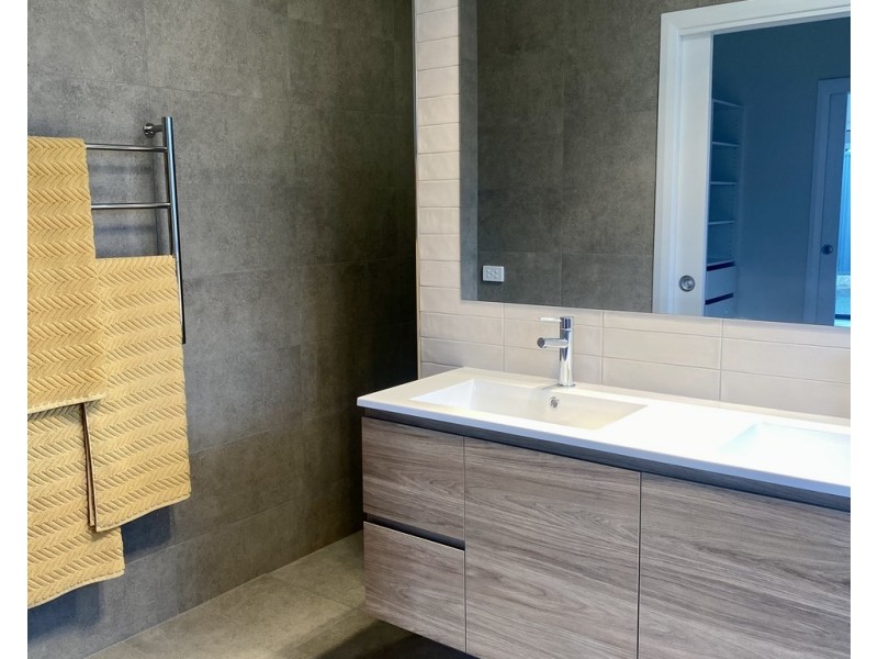 8 Badgery Street, Googong NSW 2620