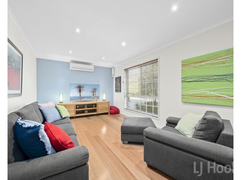 15 Snow Gum Place, Jerrabomberra NSW 2619