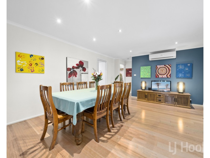 15 Snow Gum Place, Jerrabomberra NSW 2619