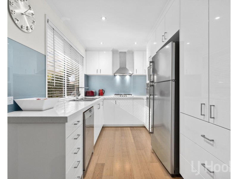 15 Snow Gum Place, Jerrabomberra NSW 2619