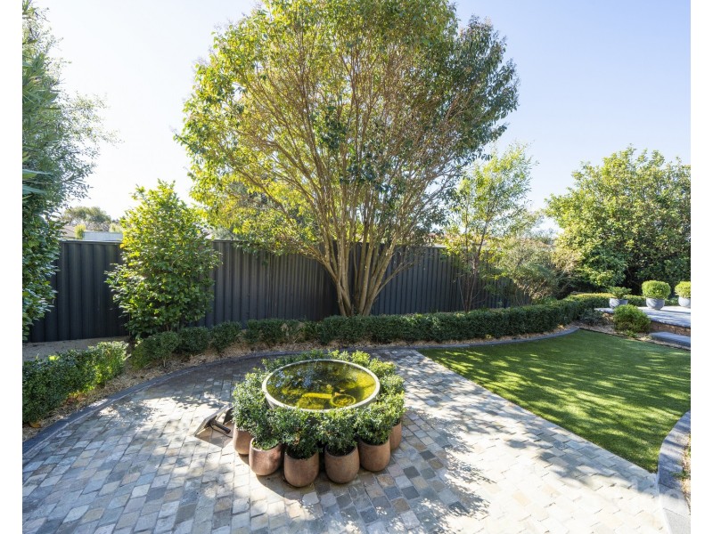 15 Snow Gum Place, Jerrabomberra NSW 2619