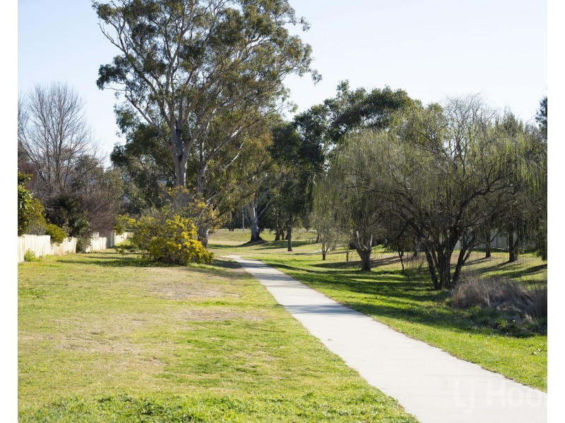 15 Snow Gum Place, Jerrabomberra NSW 2619